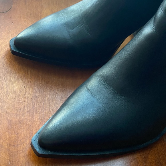 Vince Camuto 'Gigietta' Black Leather V-Cut Pointed Toe Boots Women's Size 7.5 - Picture 11 of 14